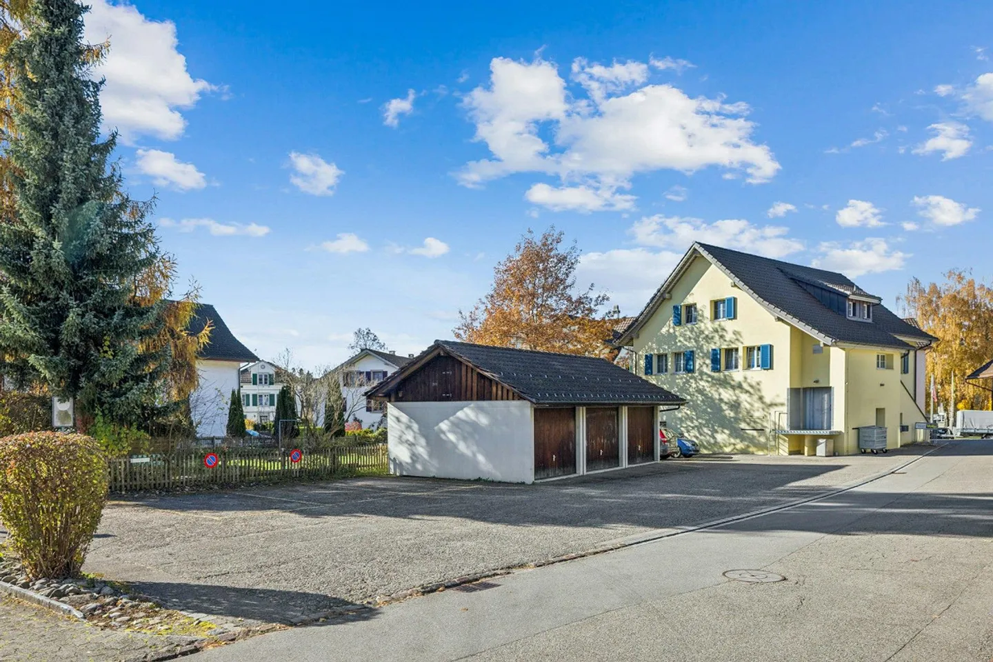 Proprietà residenziale e commerciale con riserva di terreno edificabile - Foto 3 di 13