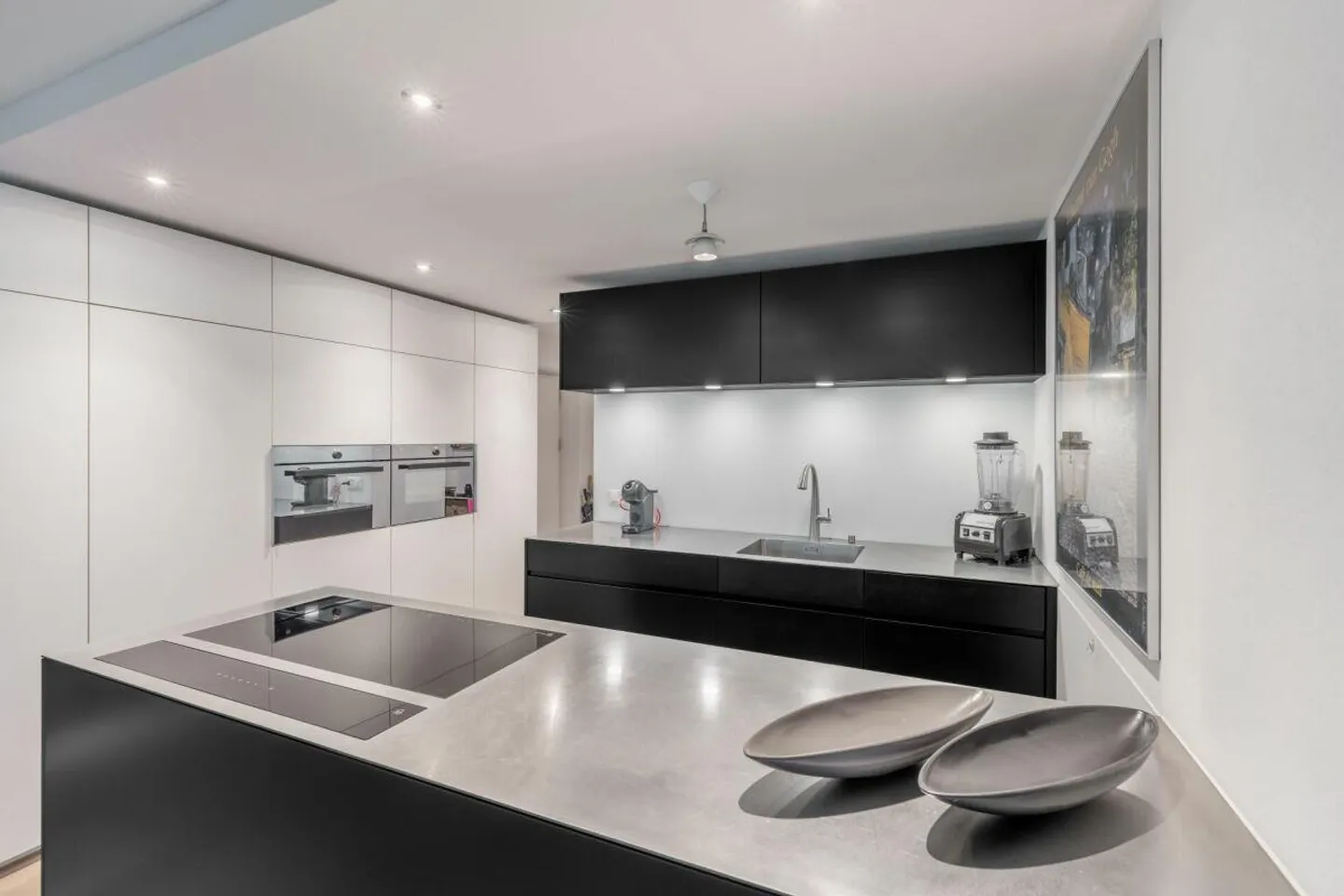 Noble Garden Apartment in Central Location - Photo 4 of 16