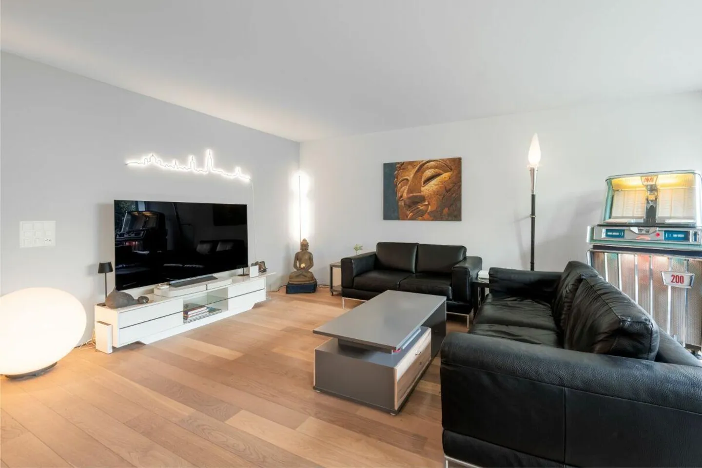 Noble Garden Apartment in Central Location - Photo 6 of 16