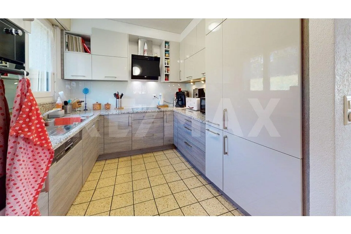Detached Two-Generation House - Photo 8 of 13