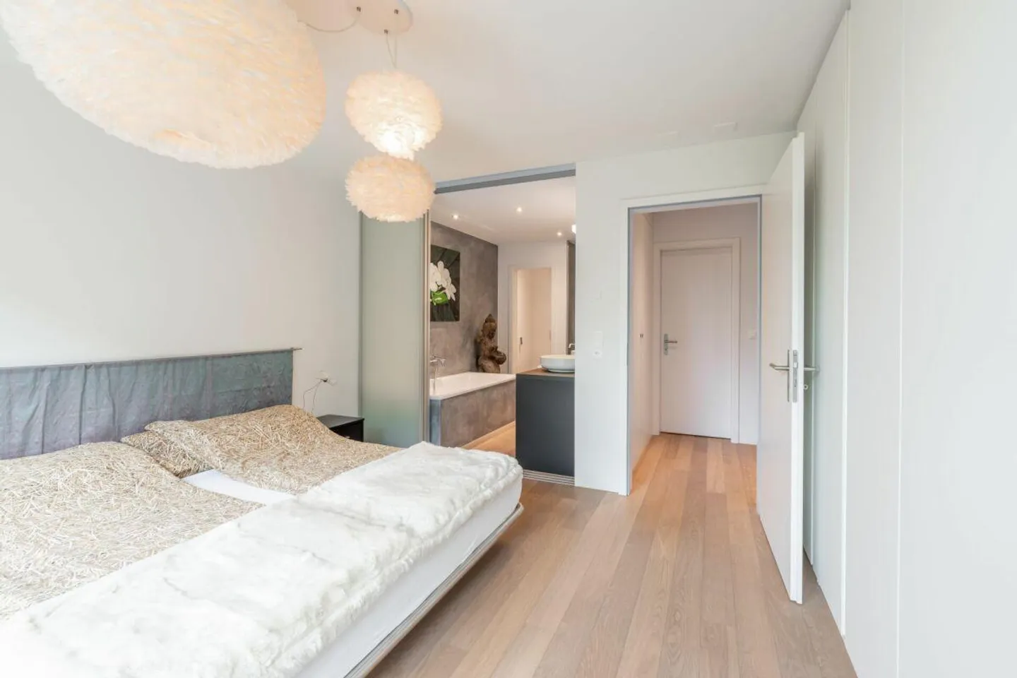Noble Garden Apartment in Central Location - Photo 10 of 16