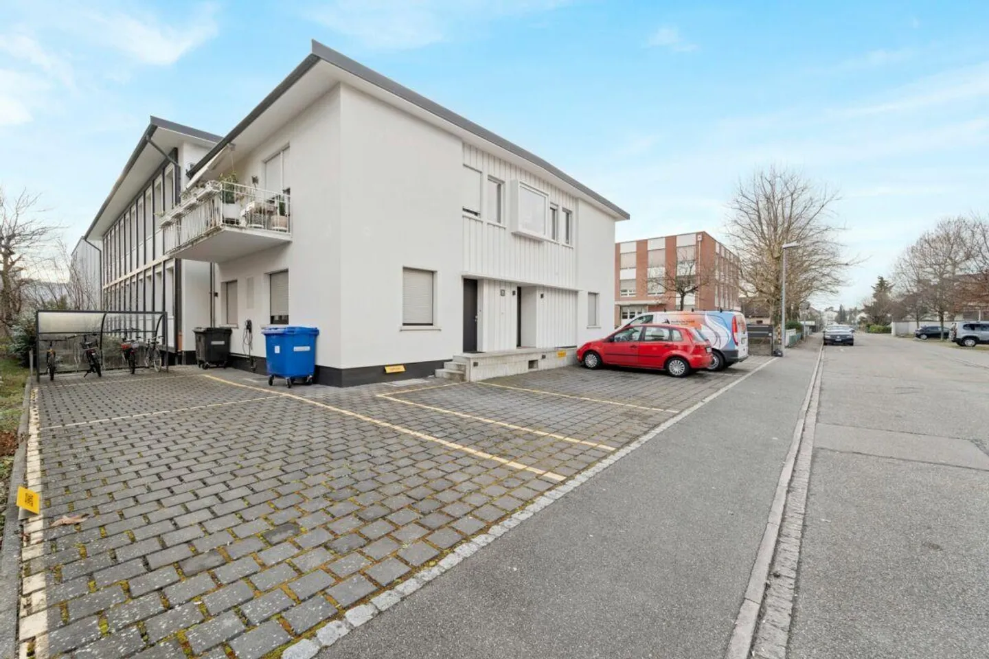 Bureau avec entrepôt dans un endroit calme sur Sandweg à Allschwil / Immeuble commercial Neweba - Photo 1 sur 14