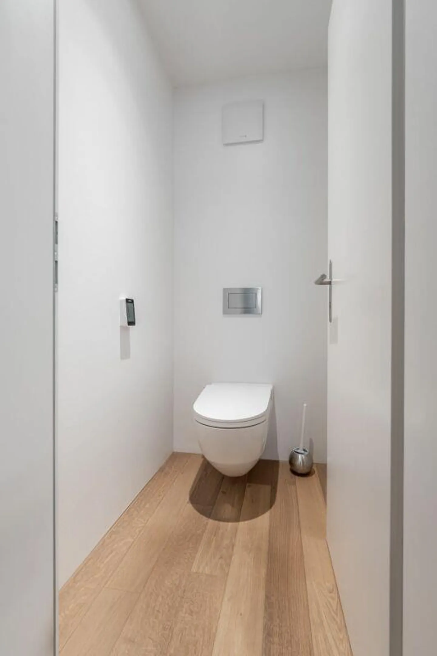 Noble Garden Apartment in Central Location - Photo 14 of 16