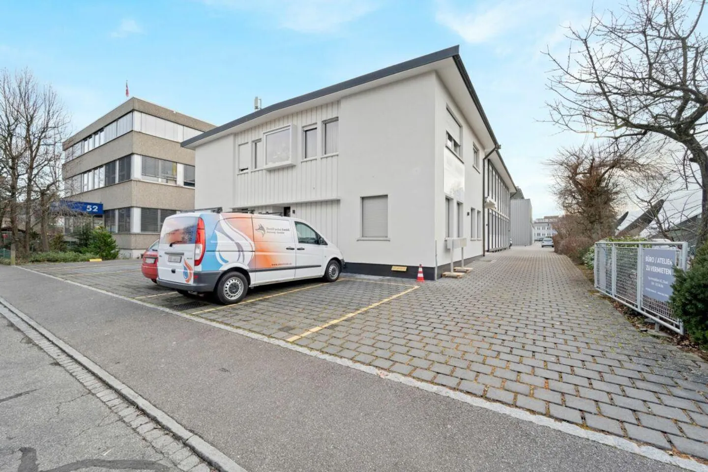 Bureau avec entrepôt dans un endroit calme sur Sandweg à Allschwil / Immeuble commercial Neweba - Photo 2 sur 14