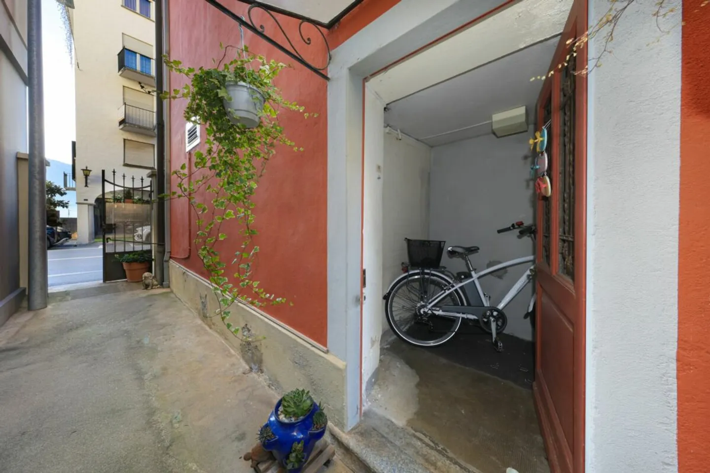 BRISSAGO - Charmante maison avec espace commercial et appartement - Photo 23 sur 24