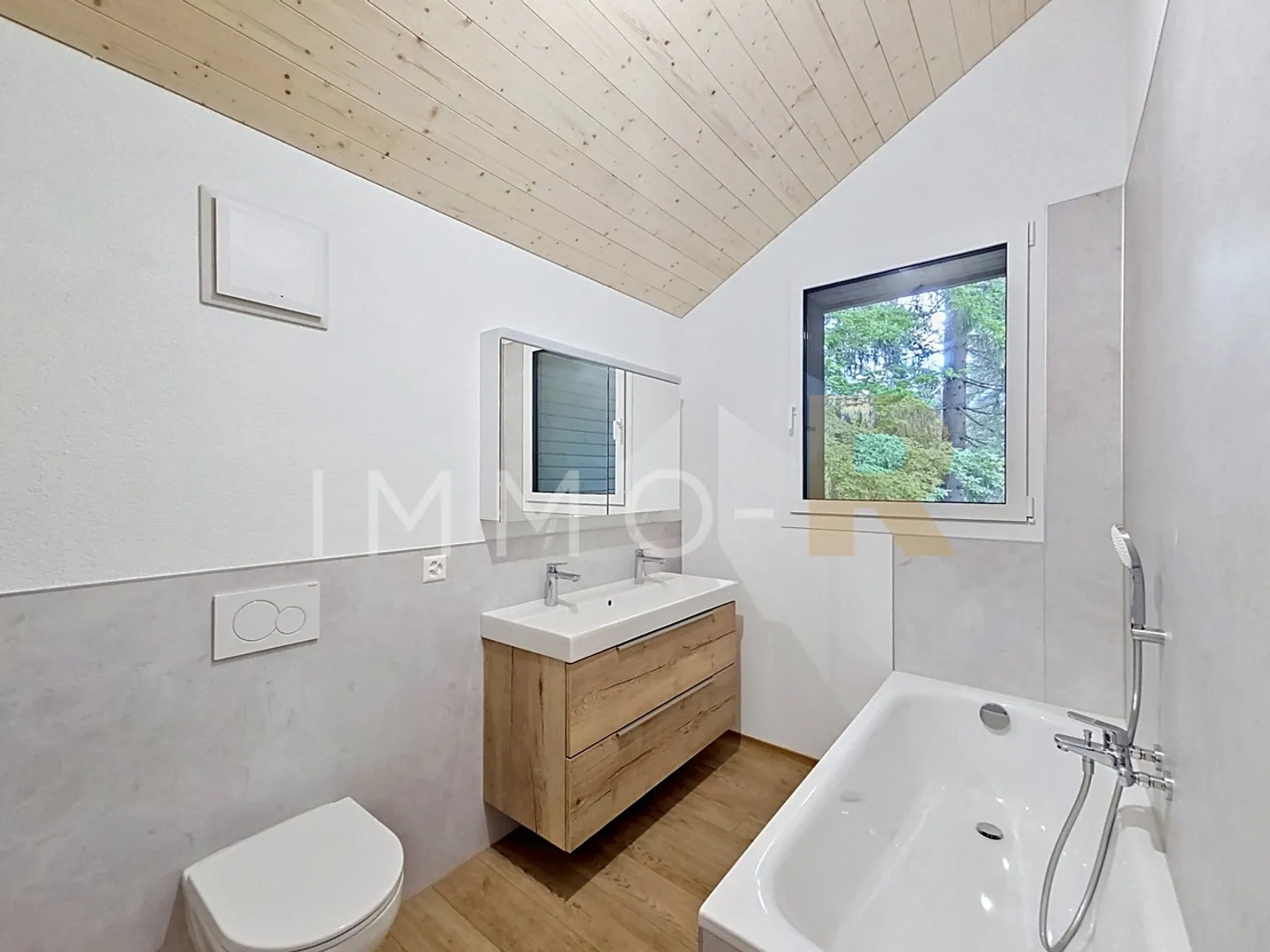 Renovated Chalet in Peaceful Location - Photo 5 of 9