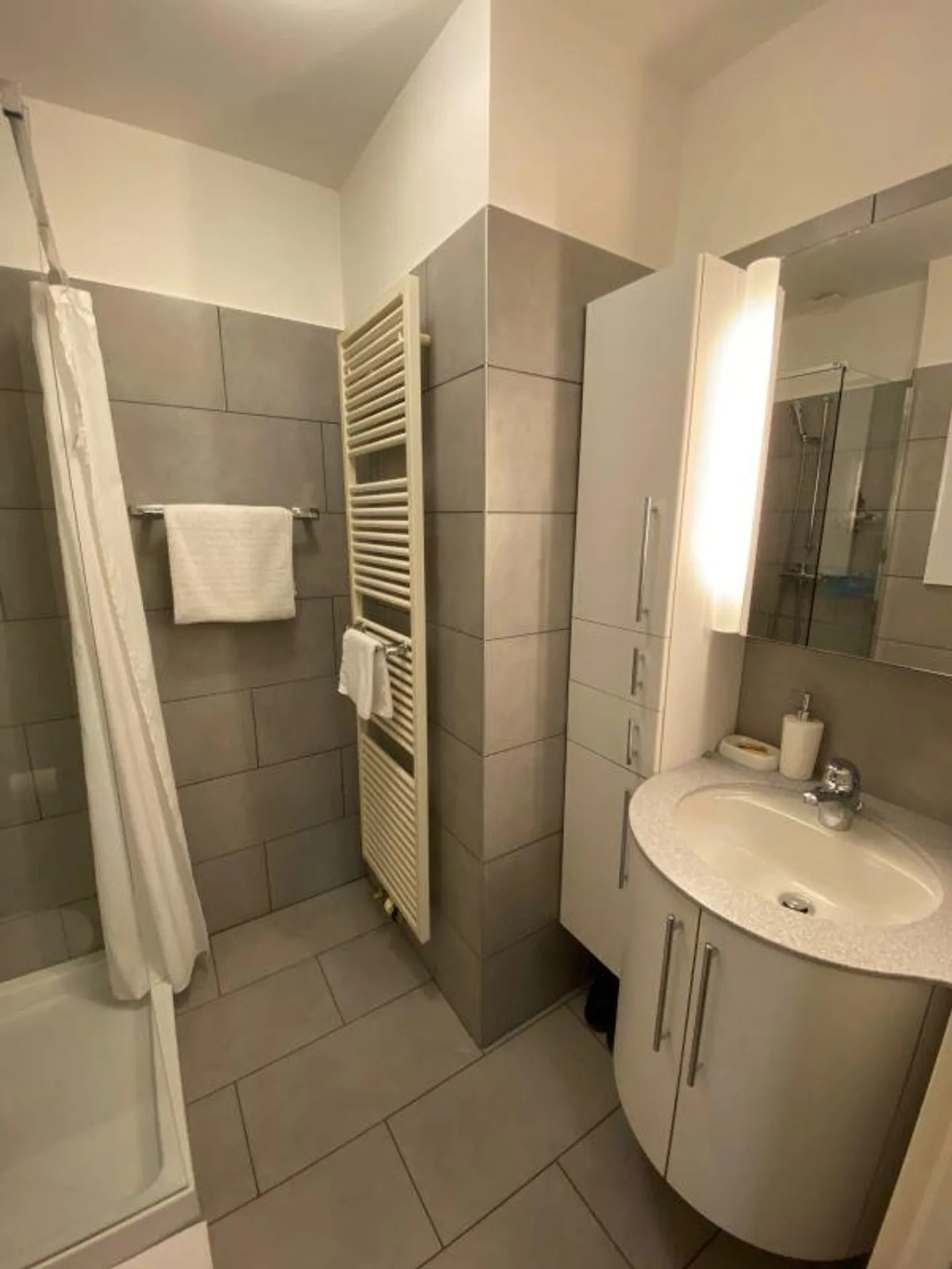 Bureau avec entrepôt dans un endroit calme sur Sandweg à Allschwil / Immeuble commercial Neweba - Photo 12 sur 14