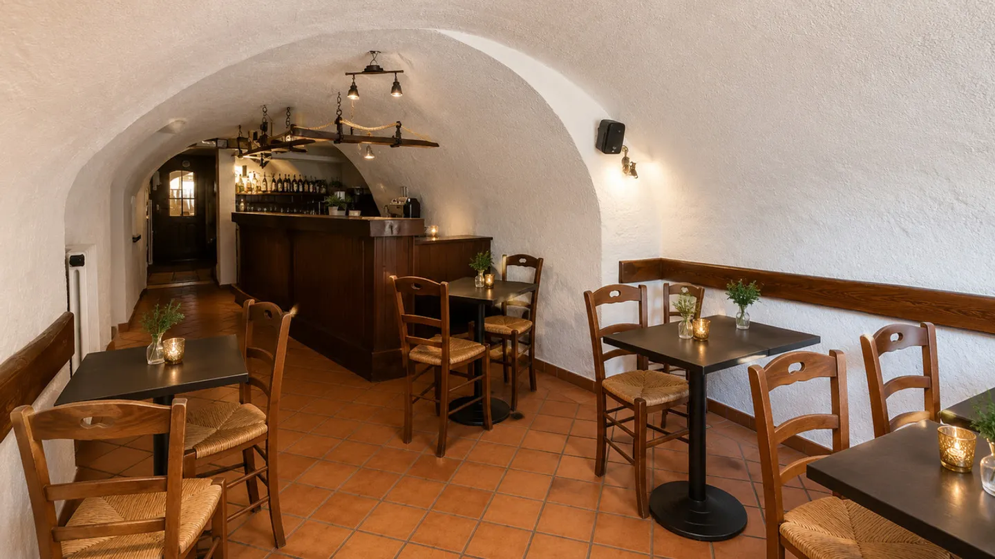BAR TRESA - Photo 2 of 6