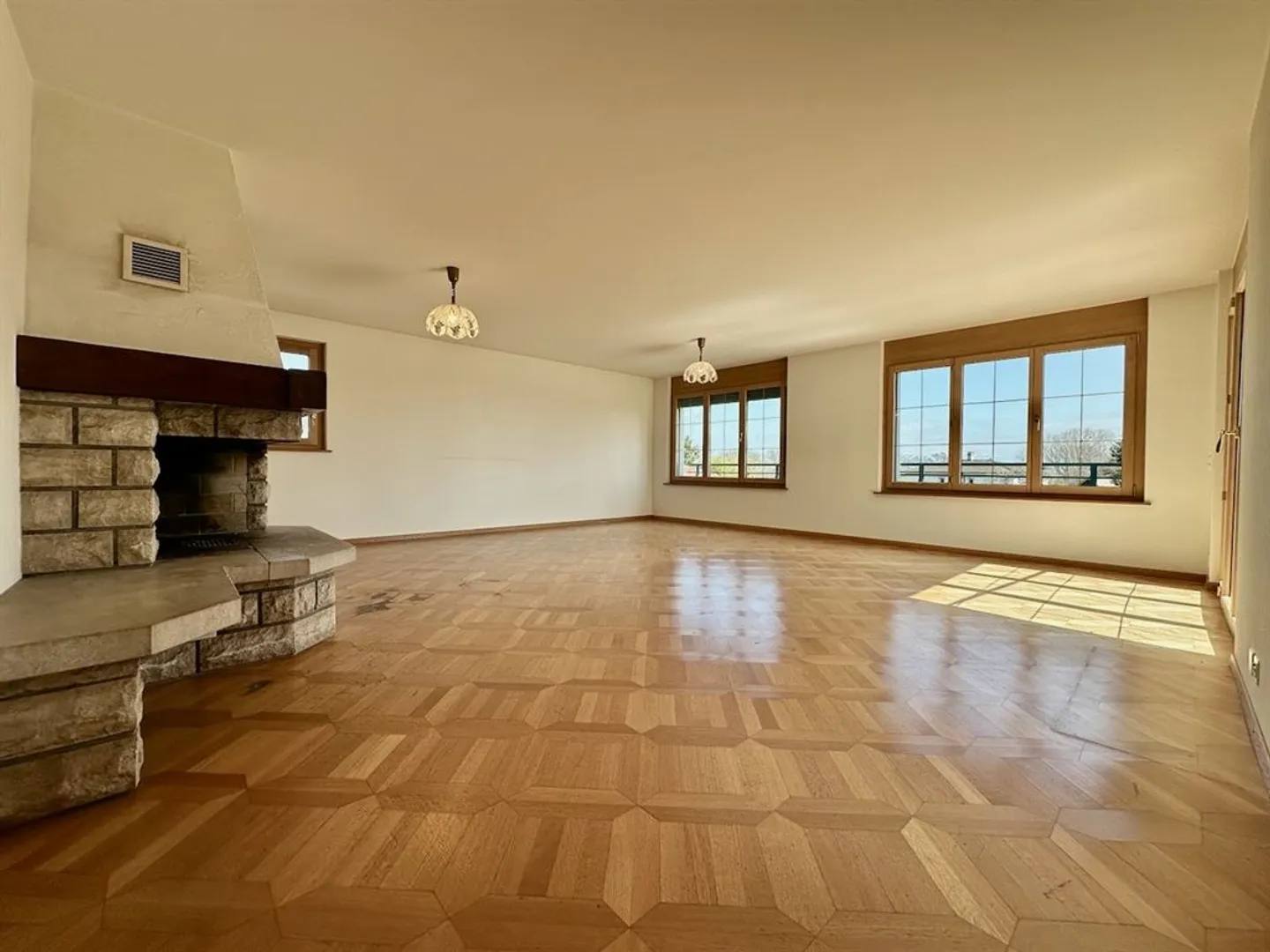 Villa singola spaziosa e luminosa con appartamento separato - Foto 8 di 13