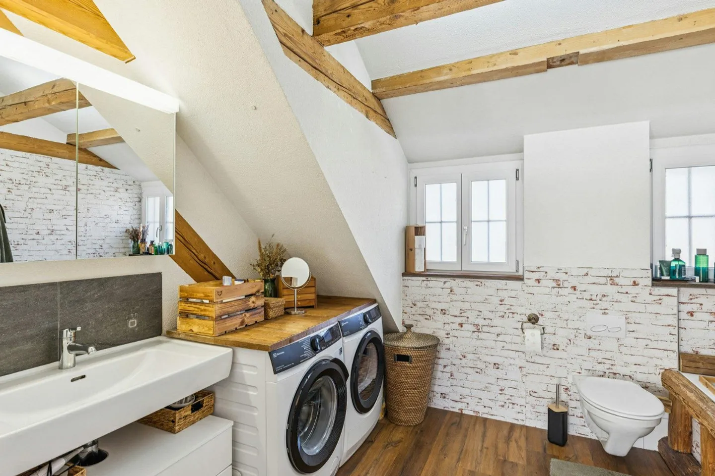 Proprietà residenziale e commerciale con riserva di terreno edificabile - Foto 8 di 13