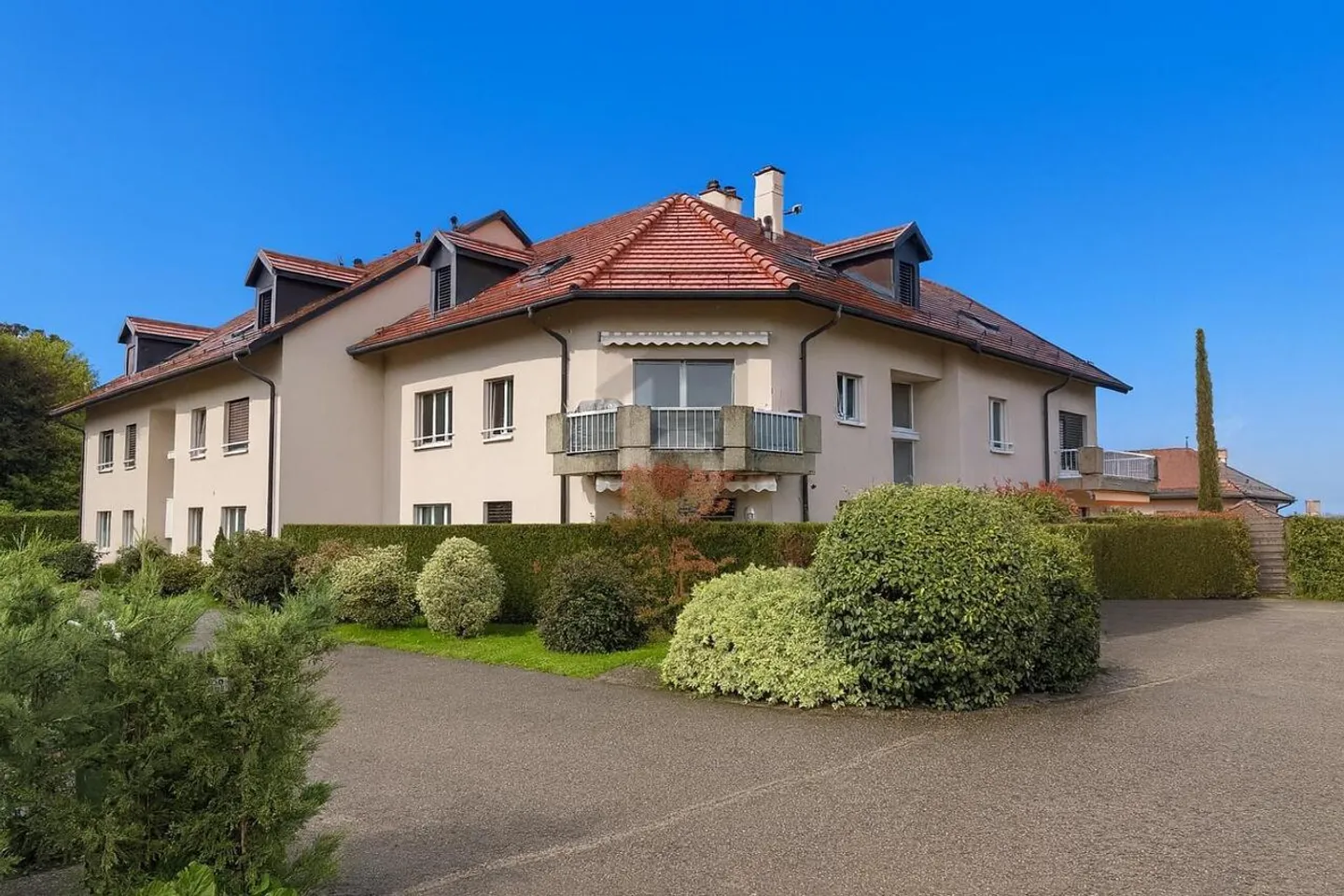 DUPLEX LUMINEUX AVEC BALCON À DEUX PAS DU LAC - Photo 1 sur 6