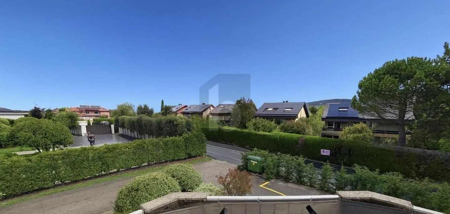 DUPLEX LUMINEUX AVEC BALCON À DEUX PAS DU LAC - Photo 2 sur 6