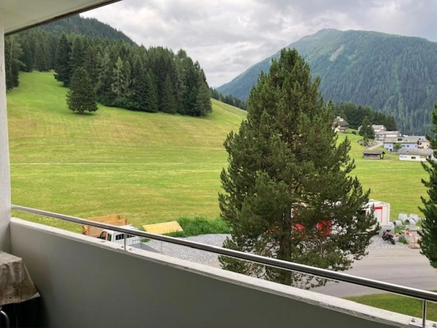 Appartamento 1 stanza soleggiato al 3° piano a Davos Dorf - Foto 1 di 5