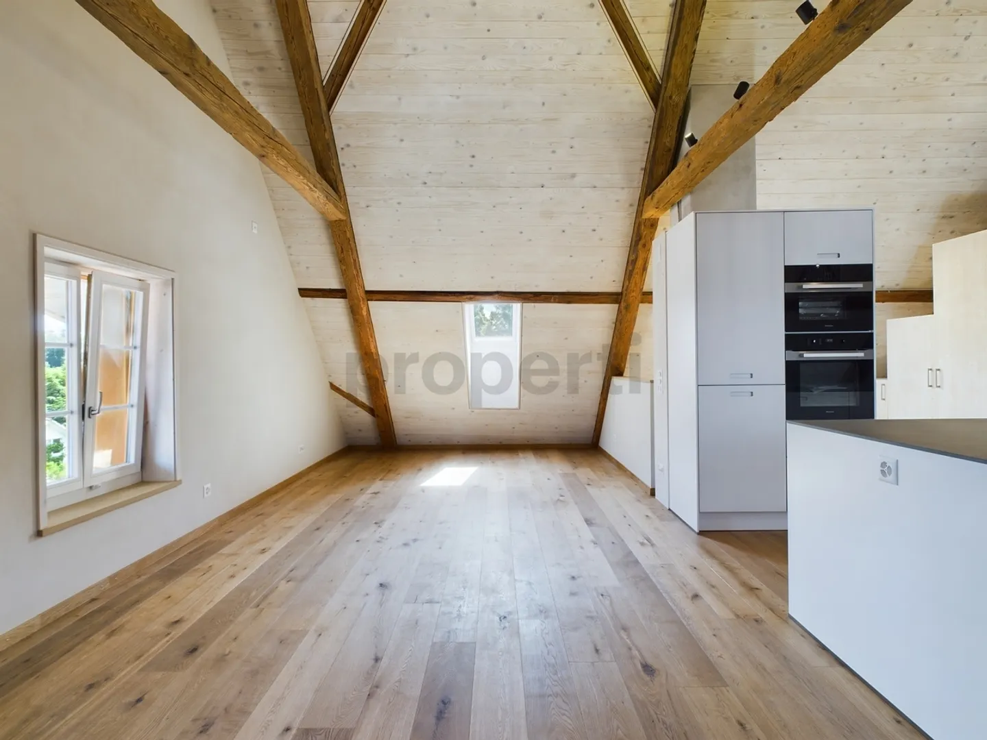 Charmante Dachwohnung in Bätterkinden - Foto 1 von 13