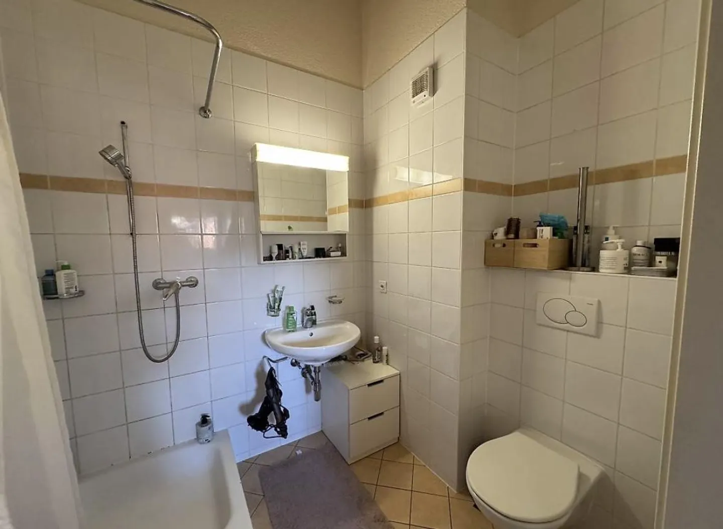 Bright 4-Room Apartment - Photo 4 of 6