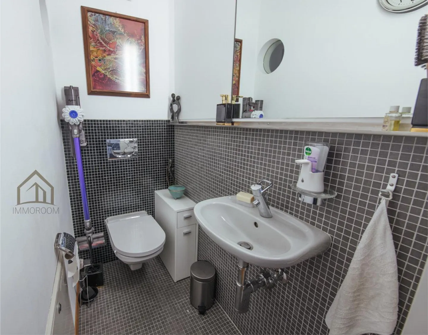 Terraced House in Preferred Residential Area - Photo 11 of 16