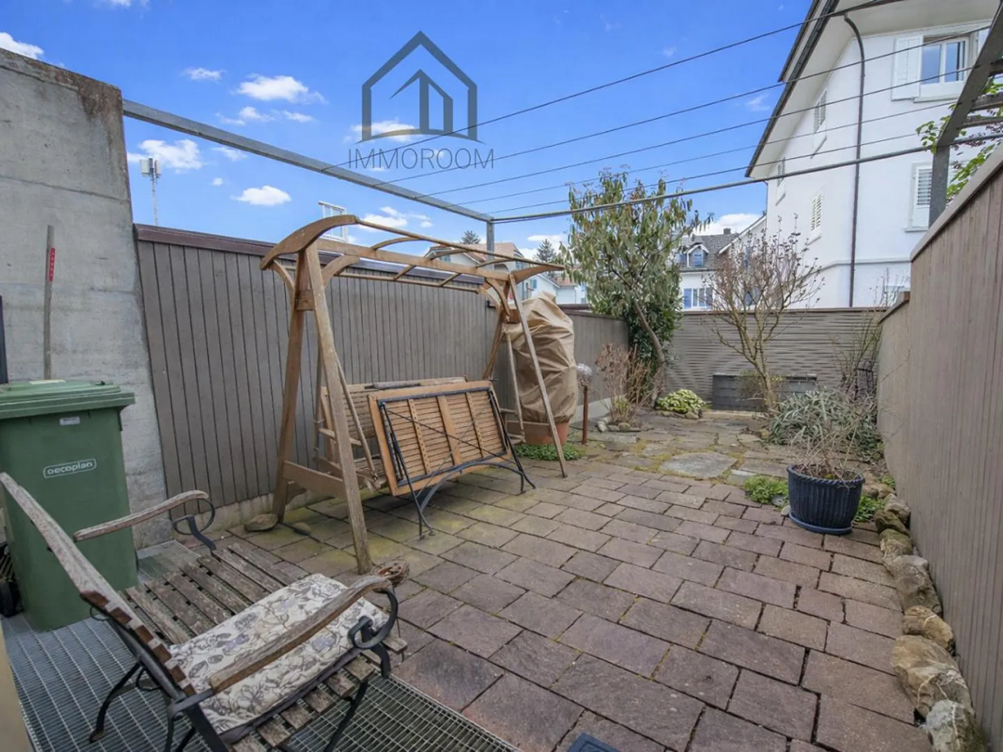 Terraced House in Preferred Residential Area - Photo 12 of 16