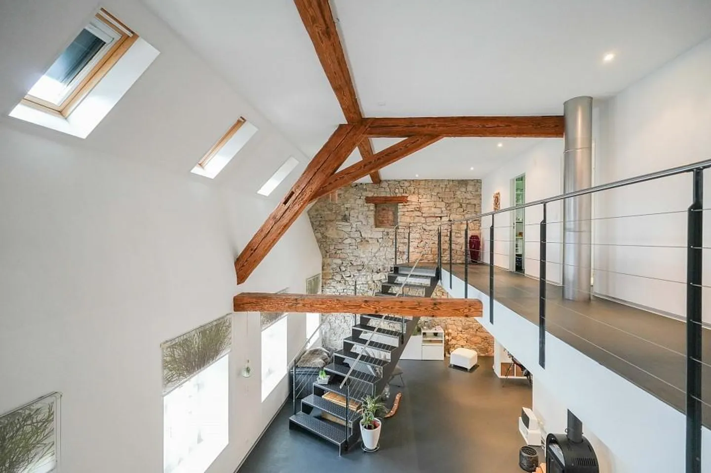 Idéal central : Immeuble résidentiel et commercial entièrement loué avec utilisation... - Photo 3 sur 13