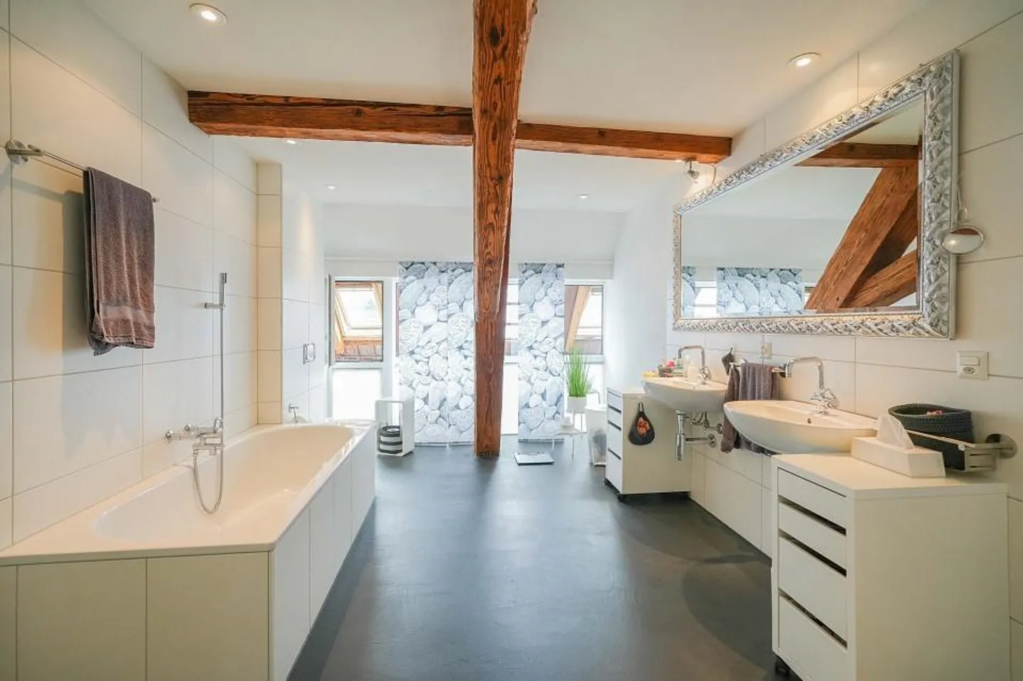 Idéal central : Immeuble résidentiel et commercial entièrement loué avec utilisation... - Photo 4 sur 13