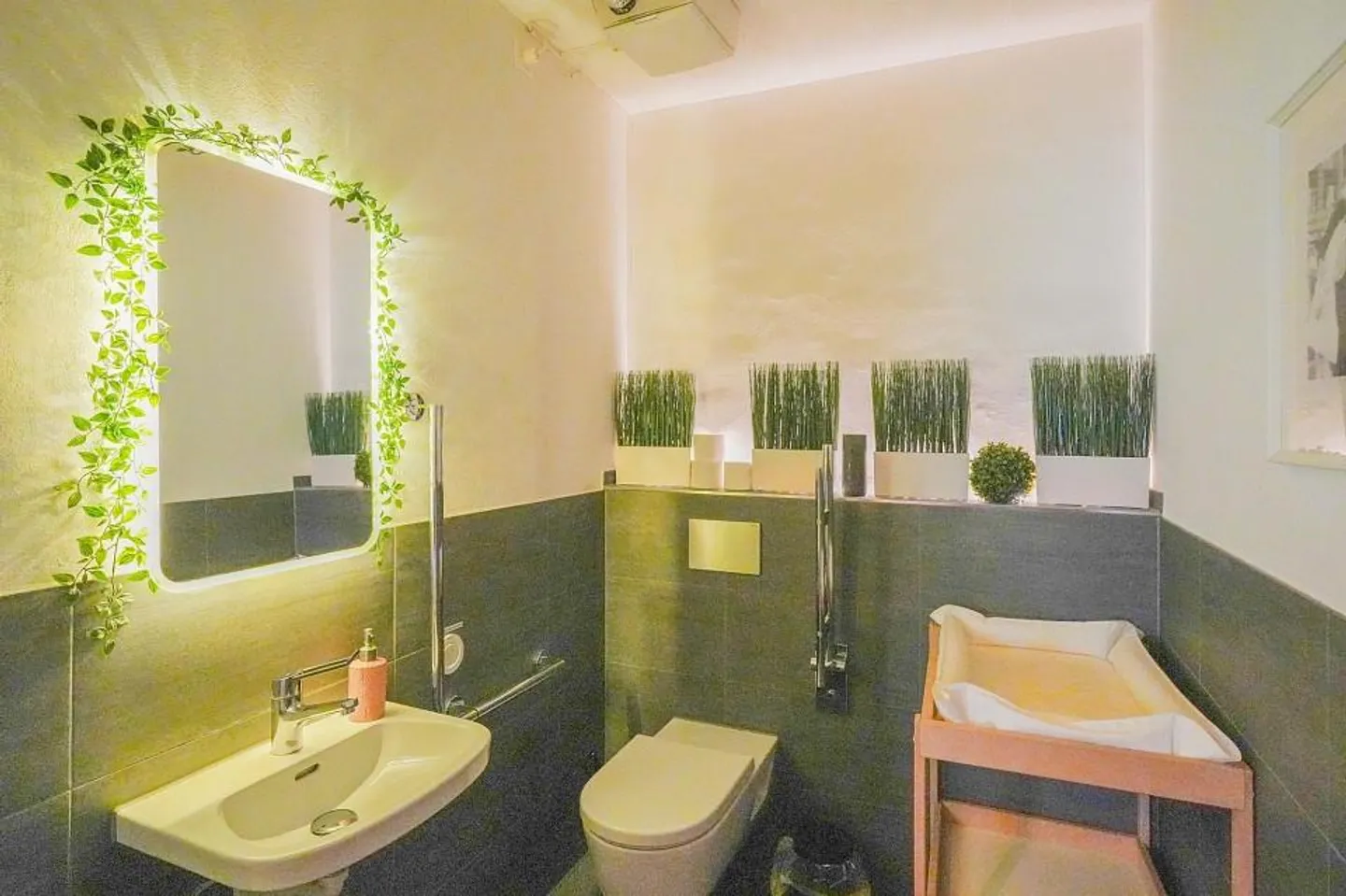 Idéal central : Immeuble résidentiel et commercial entièrement loué avec utilisation... - Photo 11 sur 13