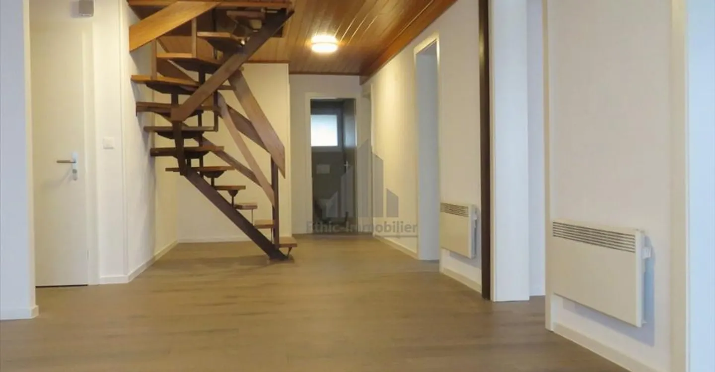 Appartement familial de 4.5 pièces en duplex  Vue lac et montagnes - Photo 2 of 12