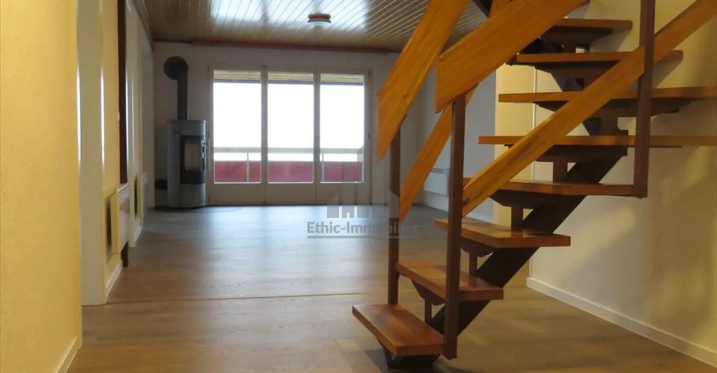 Appartement familial de 4.5 pièces en duplex  Vue lac et montagnes - Photo 9 of 12