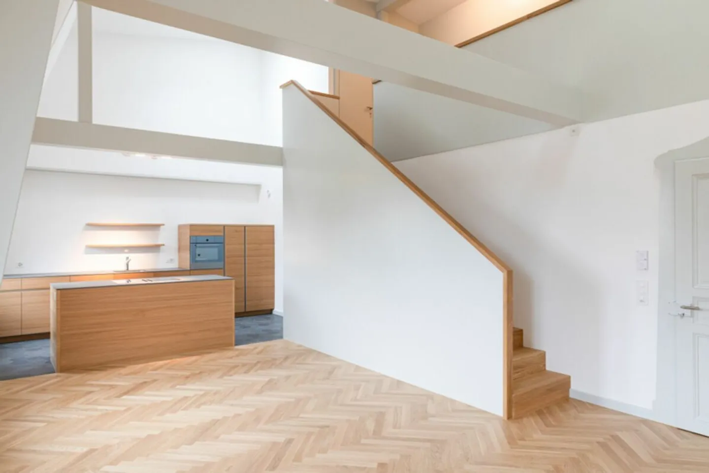 Modern equipped 4 1/2-room maisonette apartment in the center of Gundeli - Photo 2 of 7