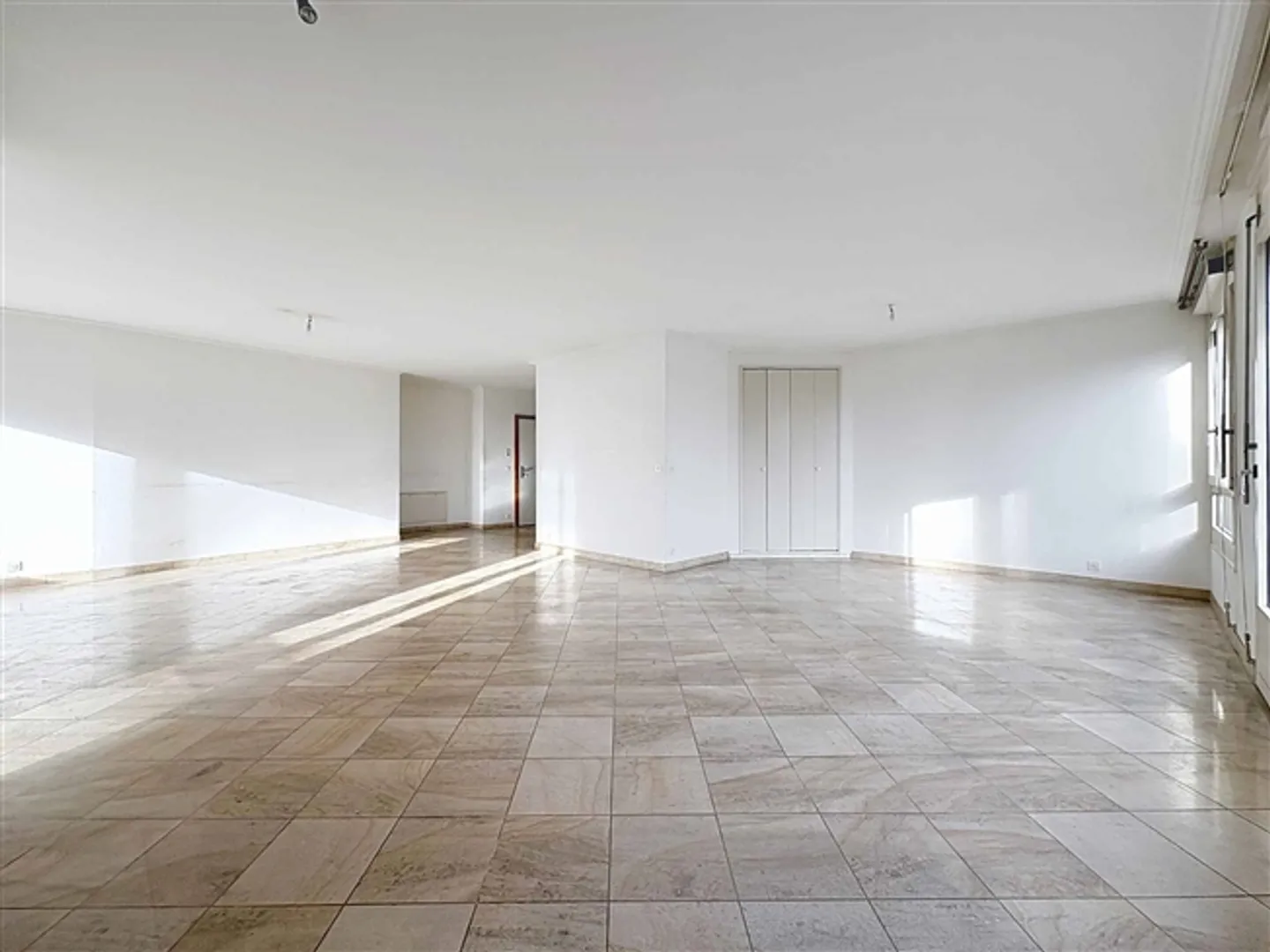 Appartamento 6 stanze con balconi e loggia - Foto 3 di 11