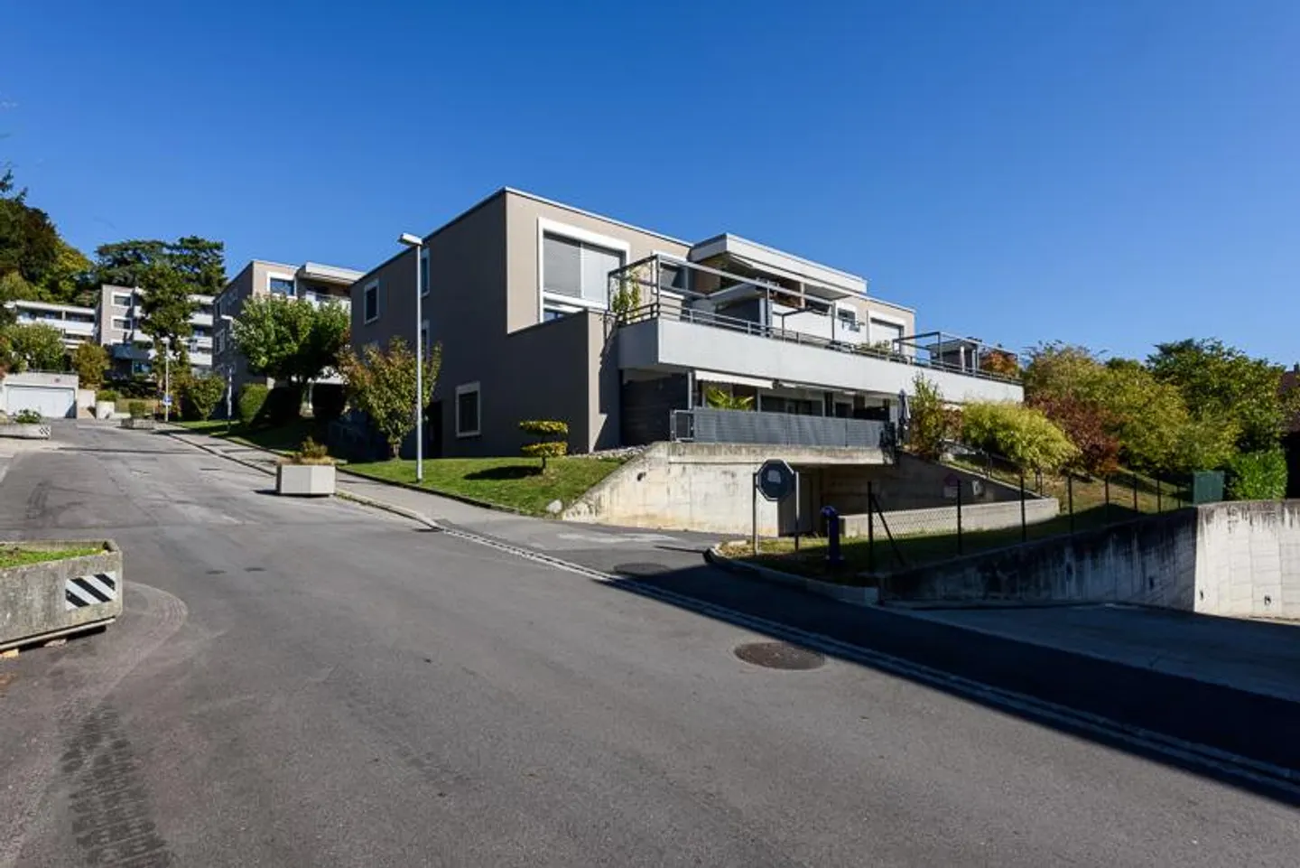 Don't let your car "sleep outside"! - Photo 1 of 1