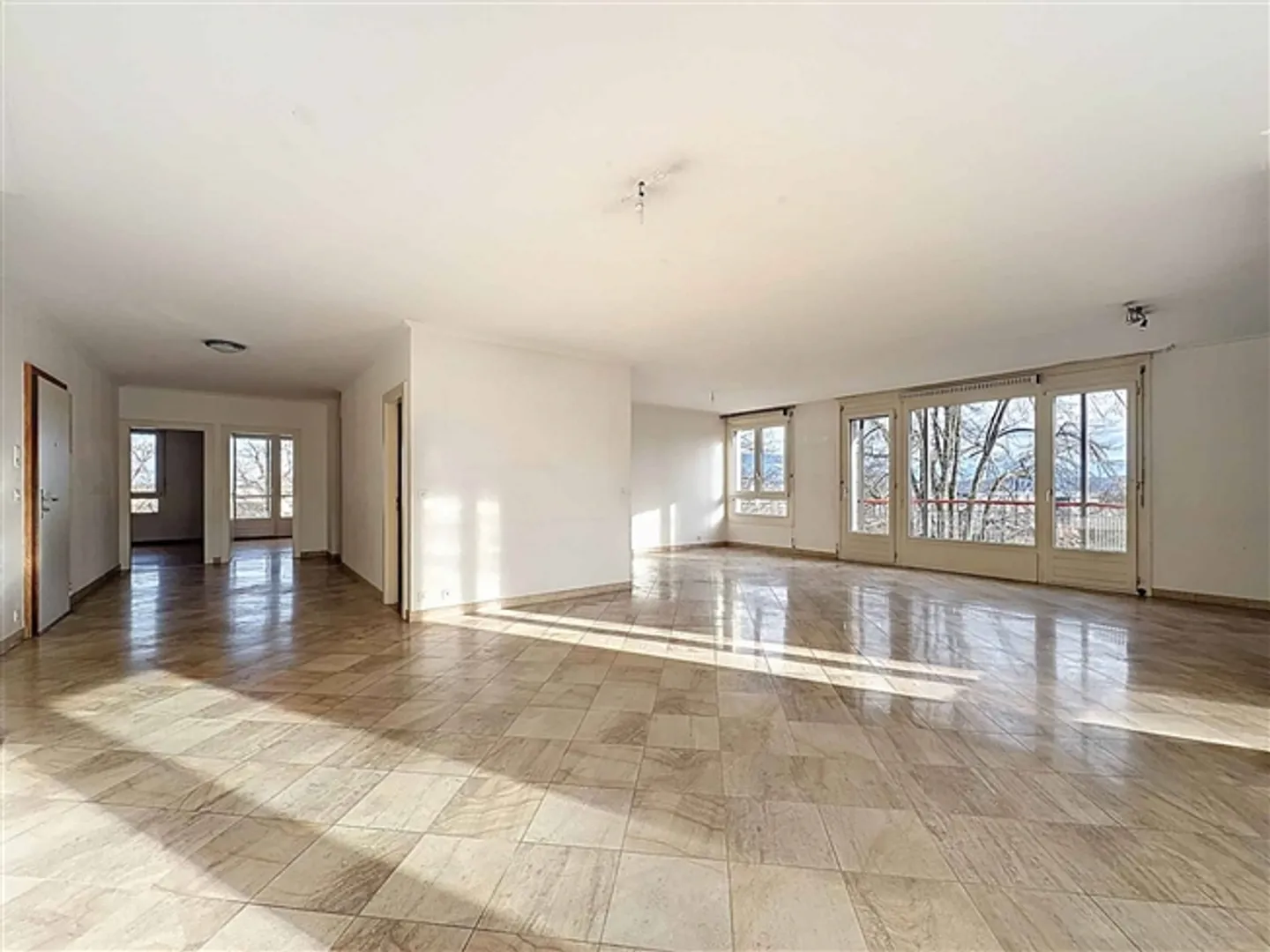 Appartamento 6 stanze con balconi e loggia - Foto 4 di 11