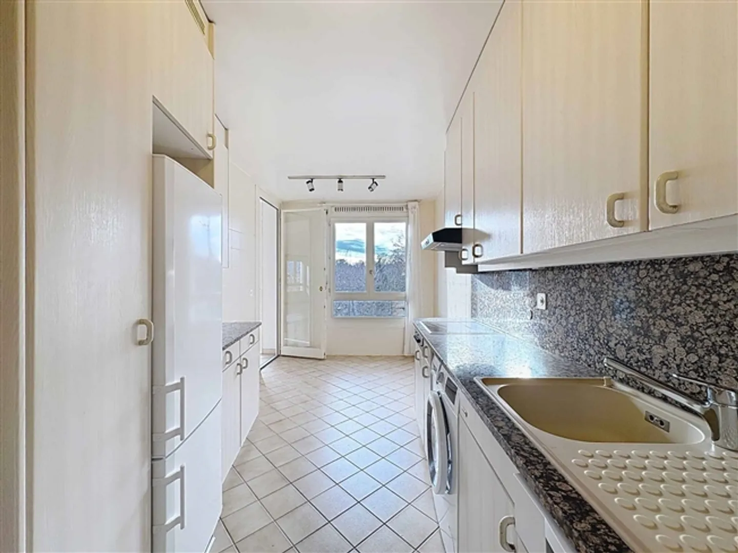 Appartamento 6 stanze con balconi e loggia - Foto 5 di 11