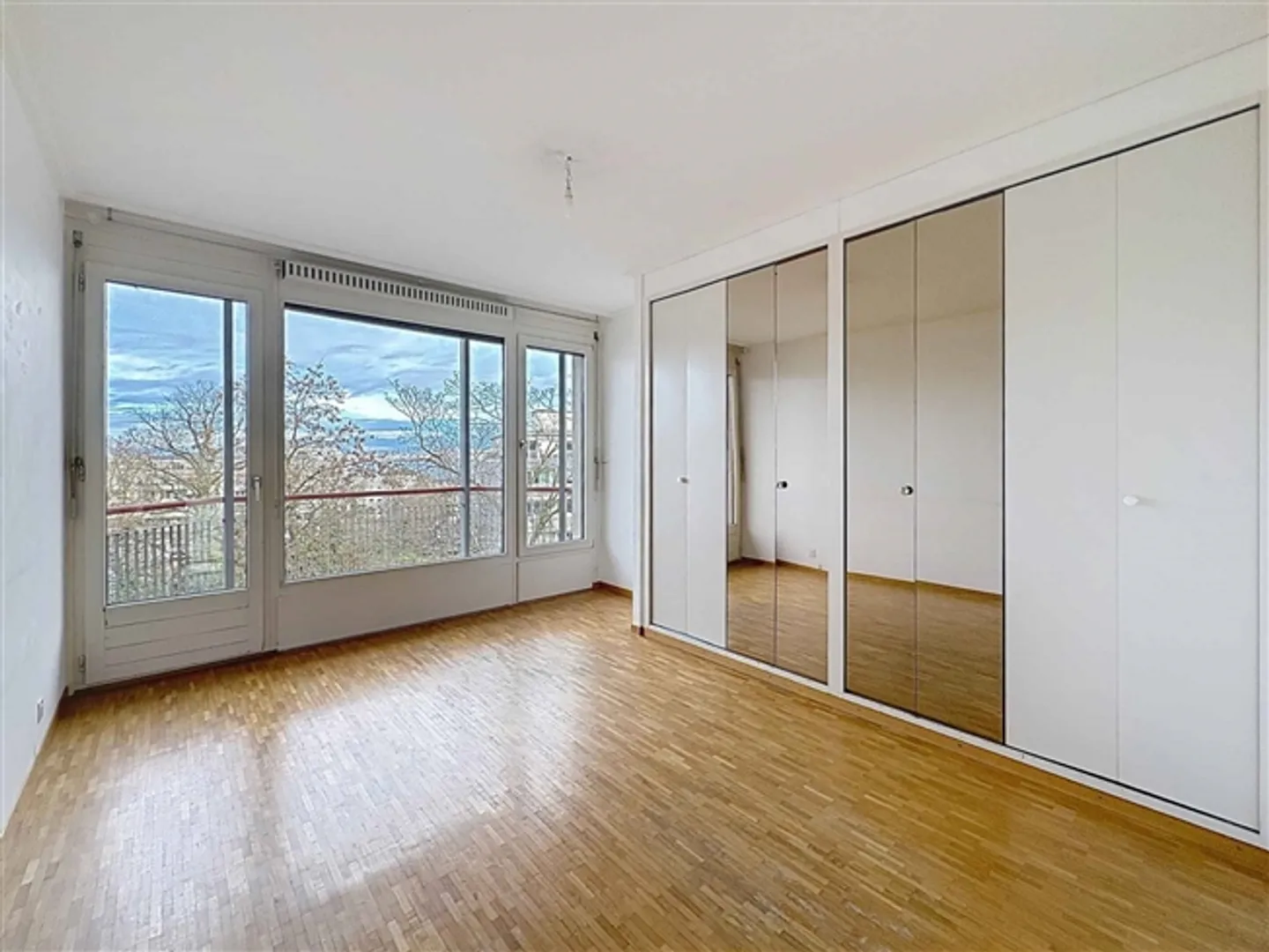 Appartamento 6 stanze con balconi e loggia - Foto 6 di 11