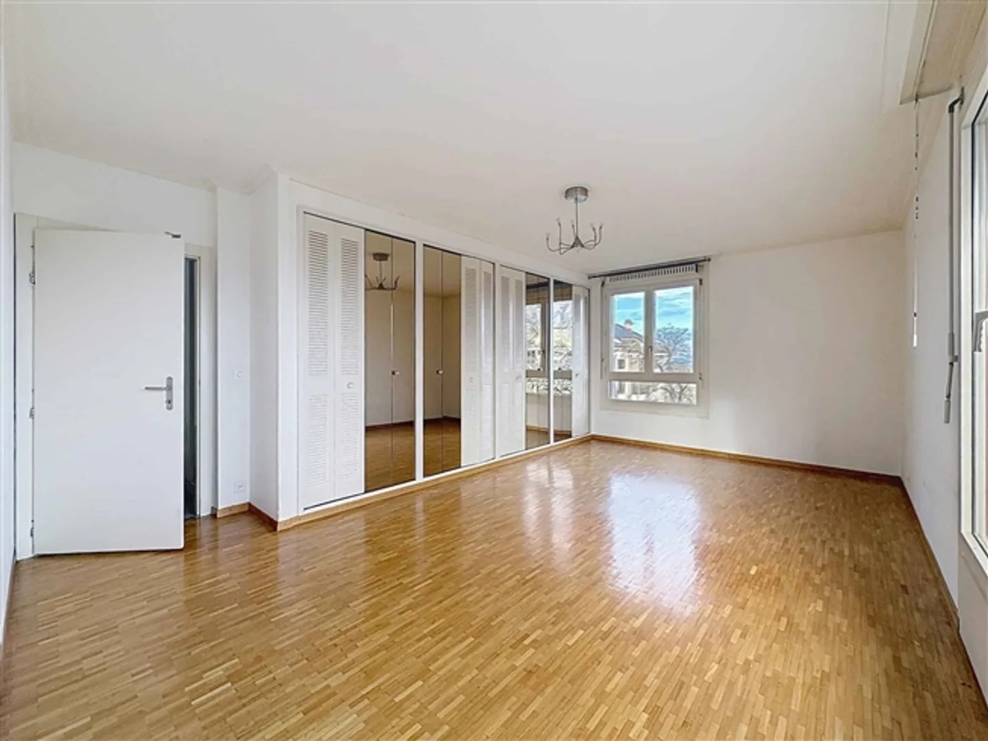 Appartamento 6 stanze con balconi e loggia - Foto 7 di 11