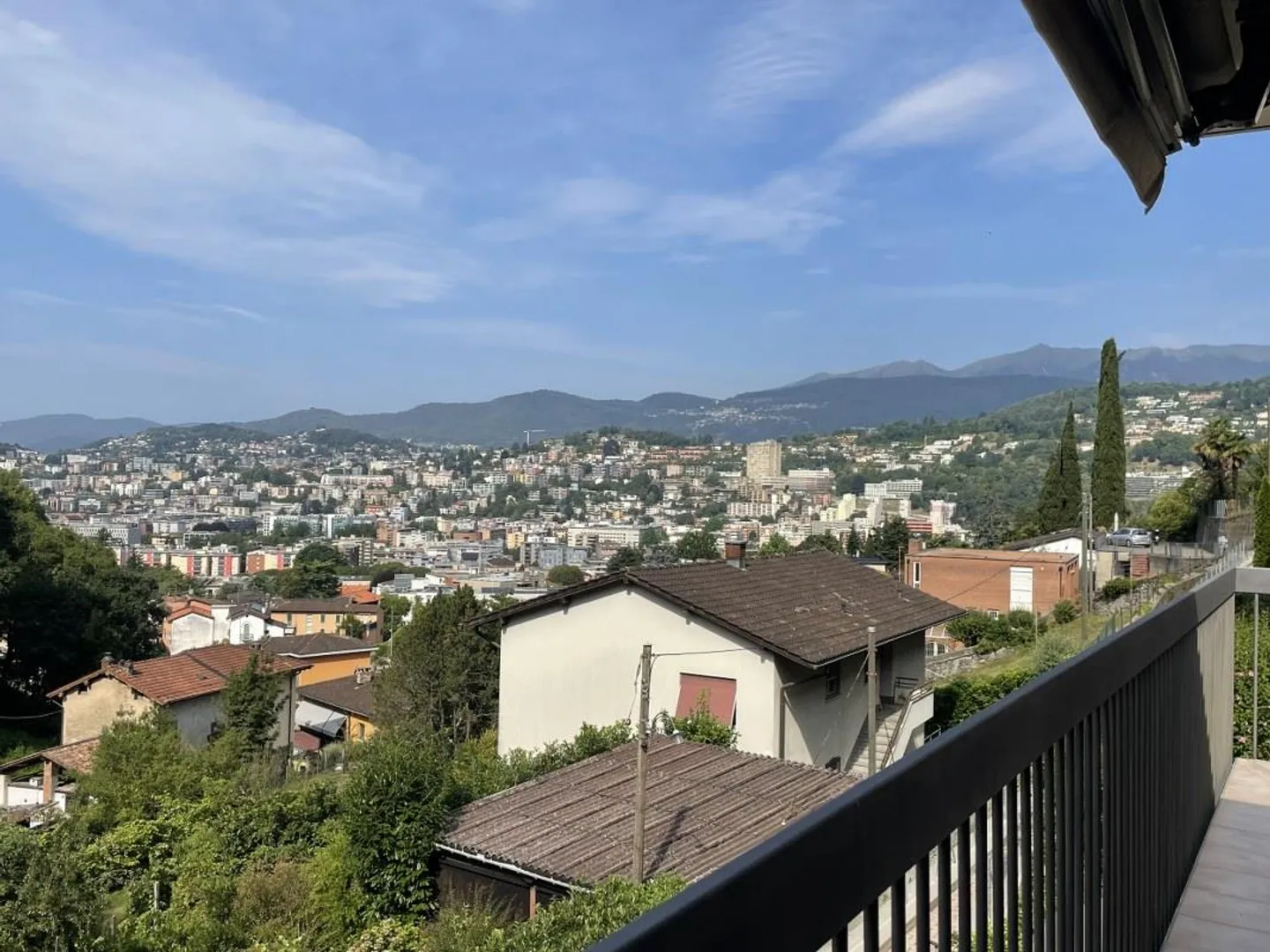 Appartamento 3.5 stanze con grande terrazza e vista libera - Foto 1 di 13