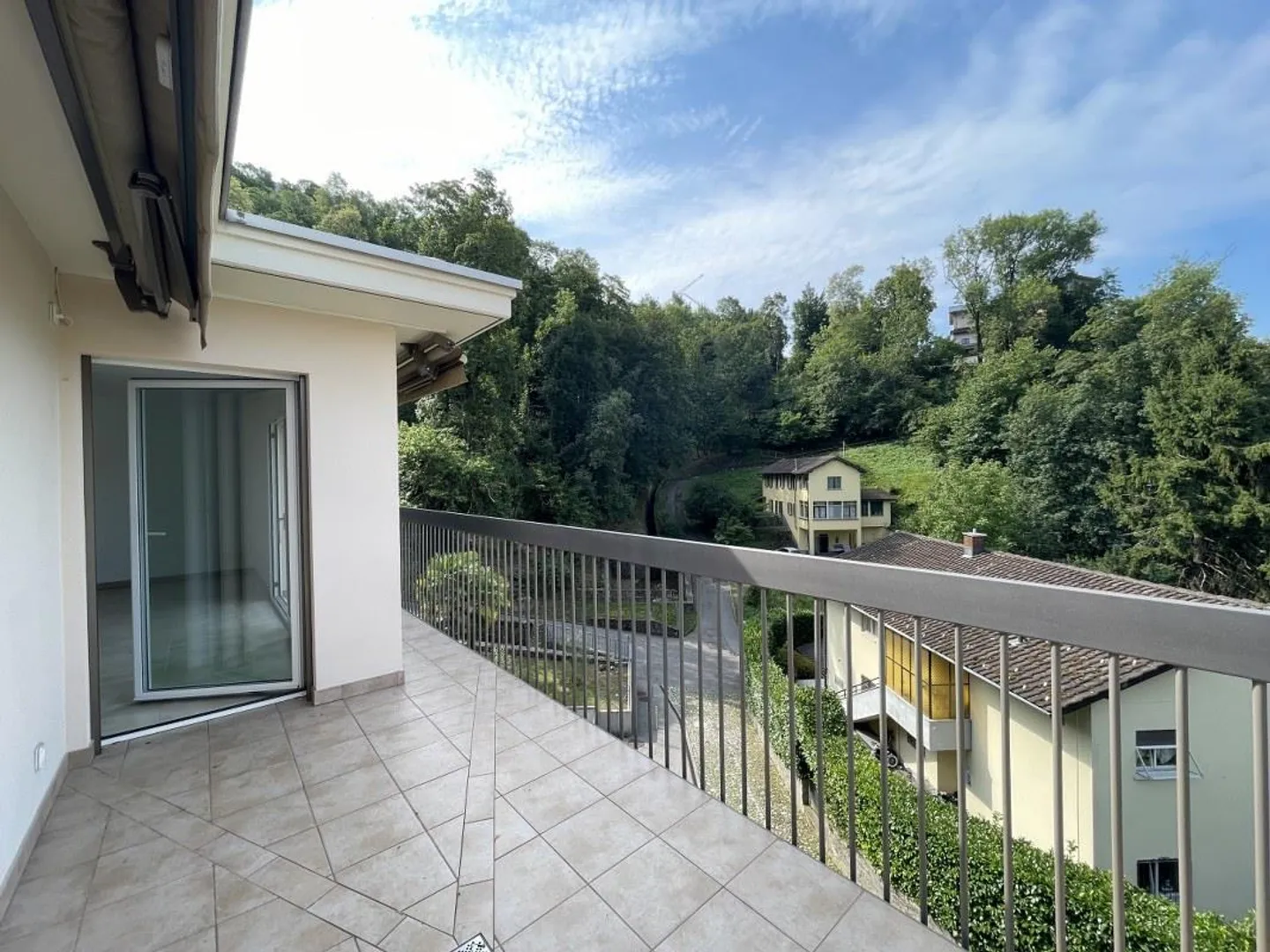 Appartamento 3.5 stanze con grande terrazza e vista libera - Foto 2 di 13