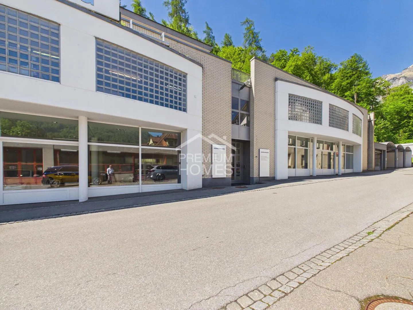 Modern Commercial Space in Glarus - Photo 2 of 11