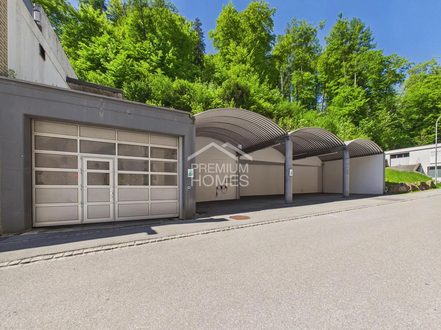 Modern Commercial Space in Glarus - Photo 3 of 11