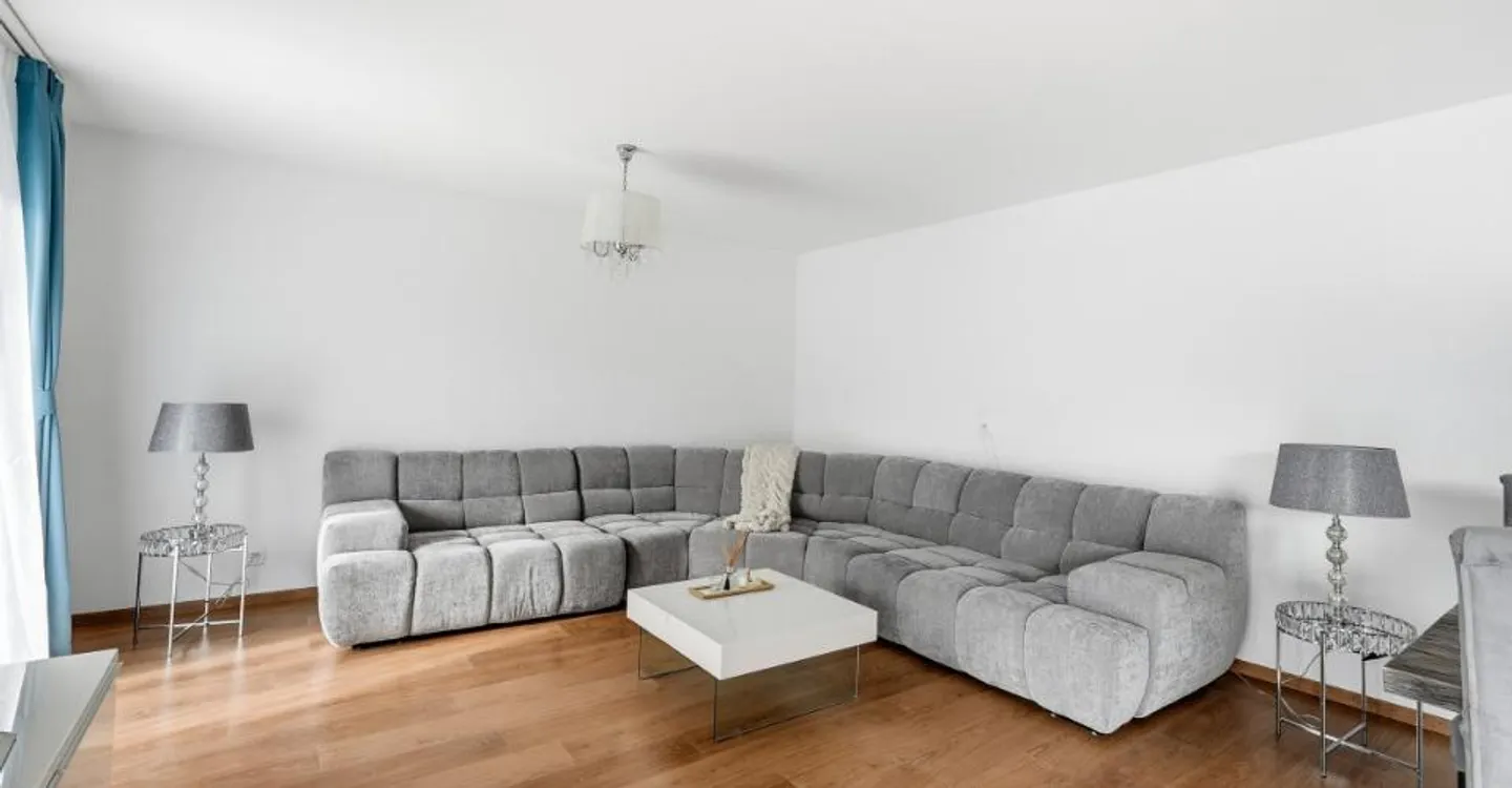 EINEN STEINWURF VON DEN UFERN ENTFERNT - GERÄUMIGES PENTHOUSE MIT BALKON UND SEEBLICK - Foto 5 von 12