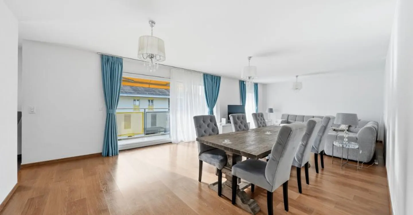 EINEN STEINWURF VON DEN UFERN ENTFERNT - GERÄUMIGES PENTHOUSE MIT BALKON UND SEEBLICK - Foto 6 von 12