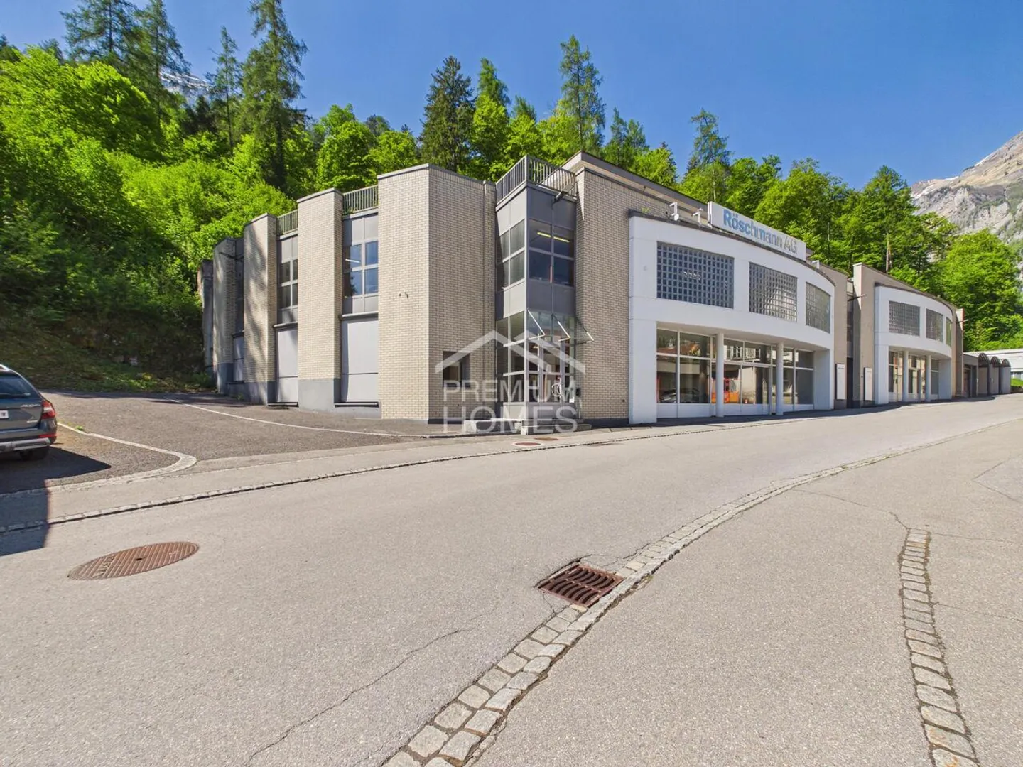 Modern Commercial Space in Glarus - Photo 1 of 11