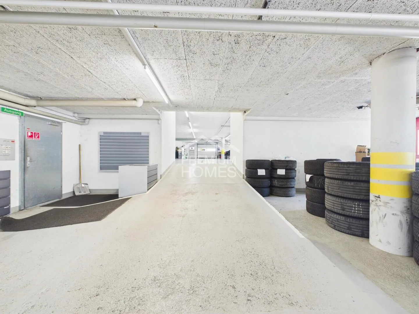 Modern Commercial Space in Glarus - Photo 8 of 11