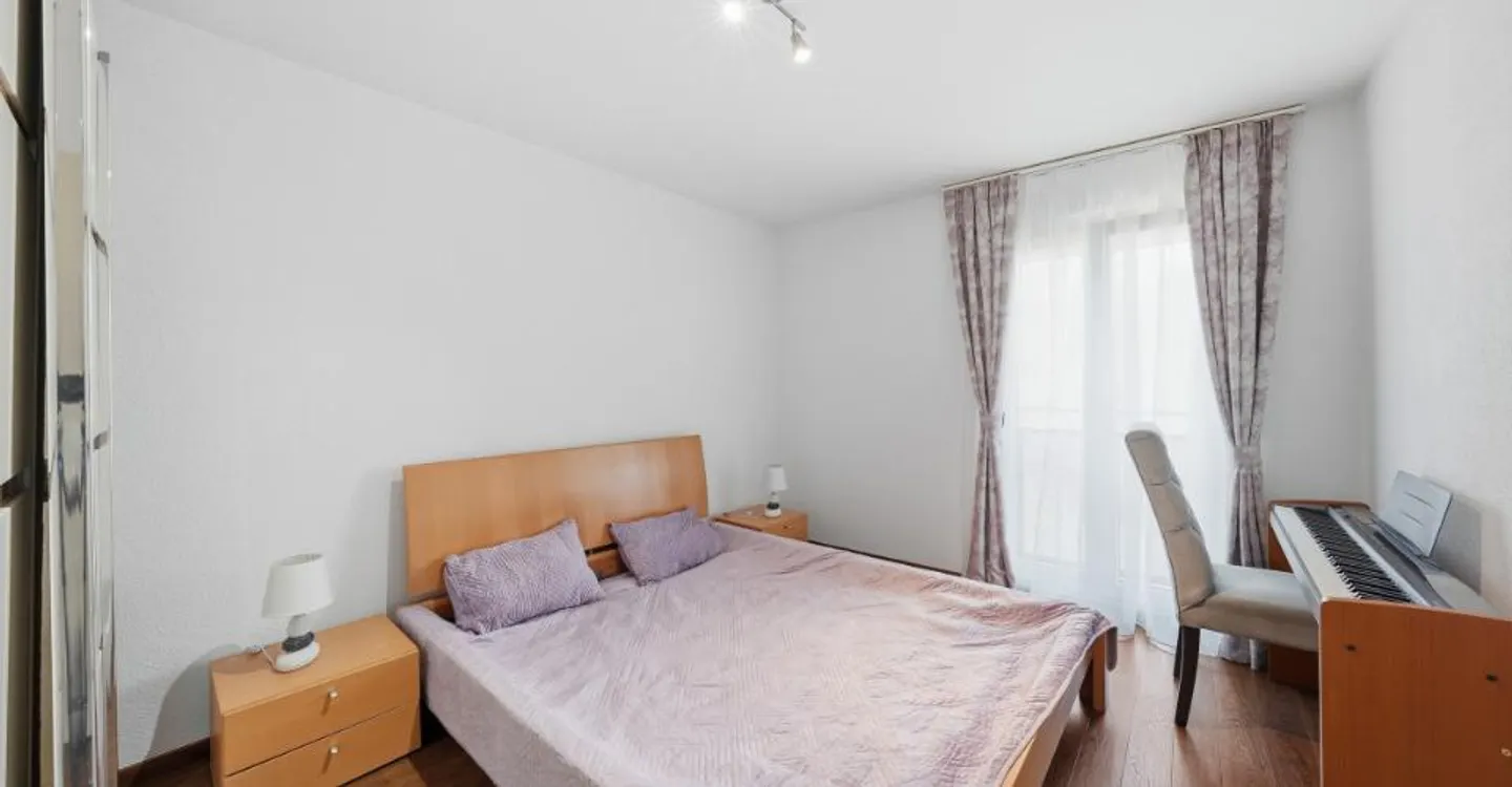 EINEN STEINWURF VON DEN UFERN ENTFERNT - GERÄUMIGES PENTHOUSE MIT BALKON UND SEEBLICK - Foto 12 von 12