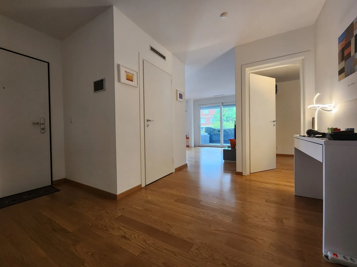 Splendido appartamento di 4,5 locali al piano terra con grande balcone - Foto 2 di 8