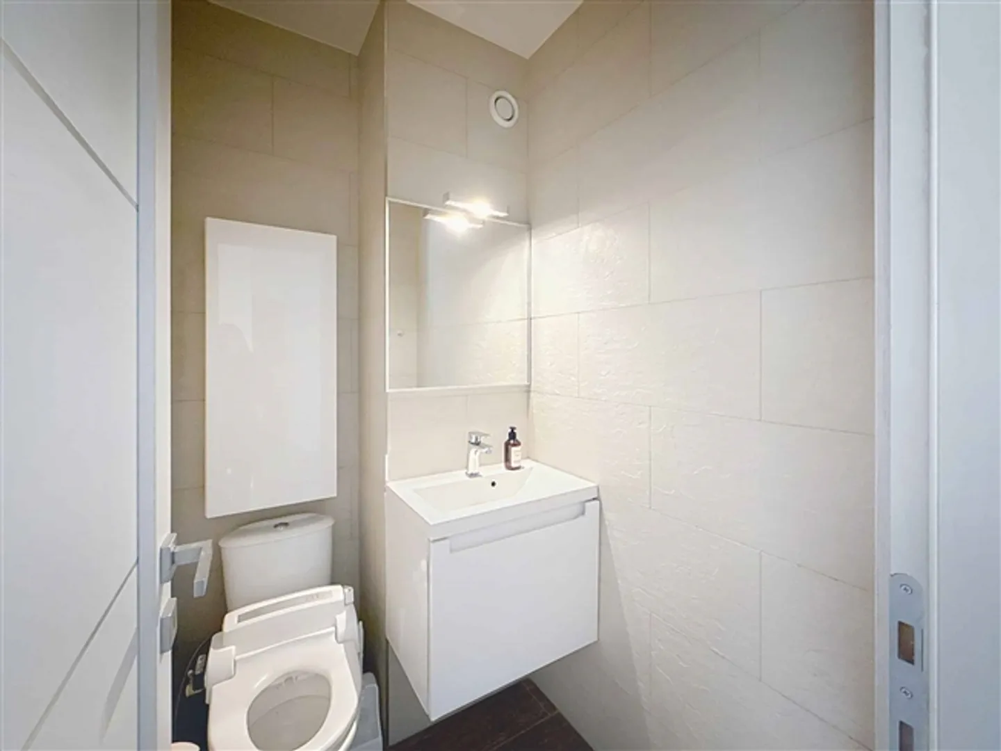 Helle renovierte Wohnung - Foto 8 von 11