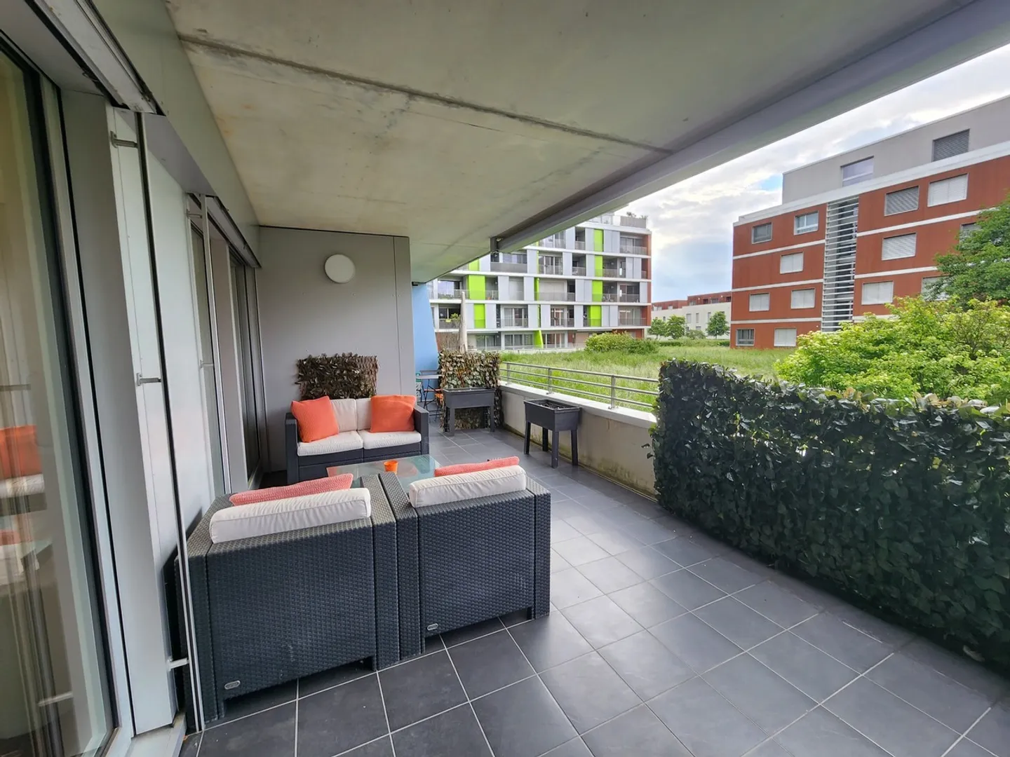 Splendido appartamento di 4,5 locali al piano terra con grande balcone - Foto 6 di 8