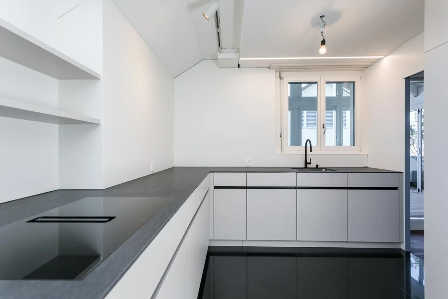 Vita cittadina e tranquillità perfettamente combinate - Foto 6 di 12