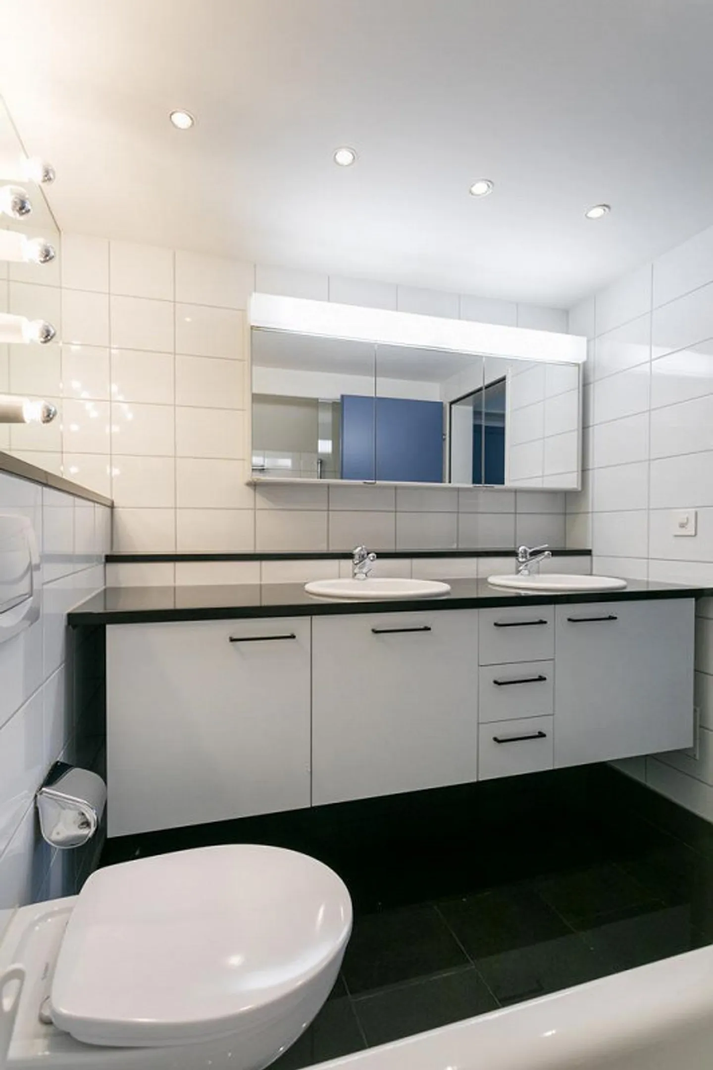 Vita cittadina e tranquillità perfettamente combinate - Foto 8 di 12