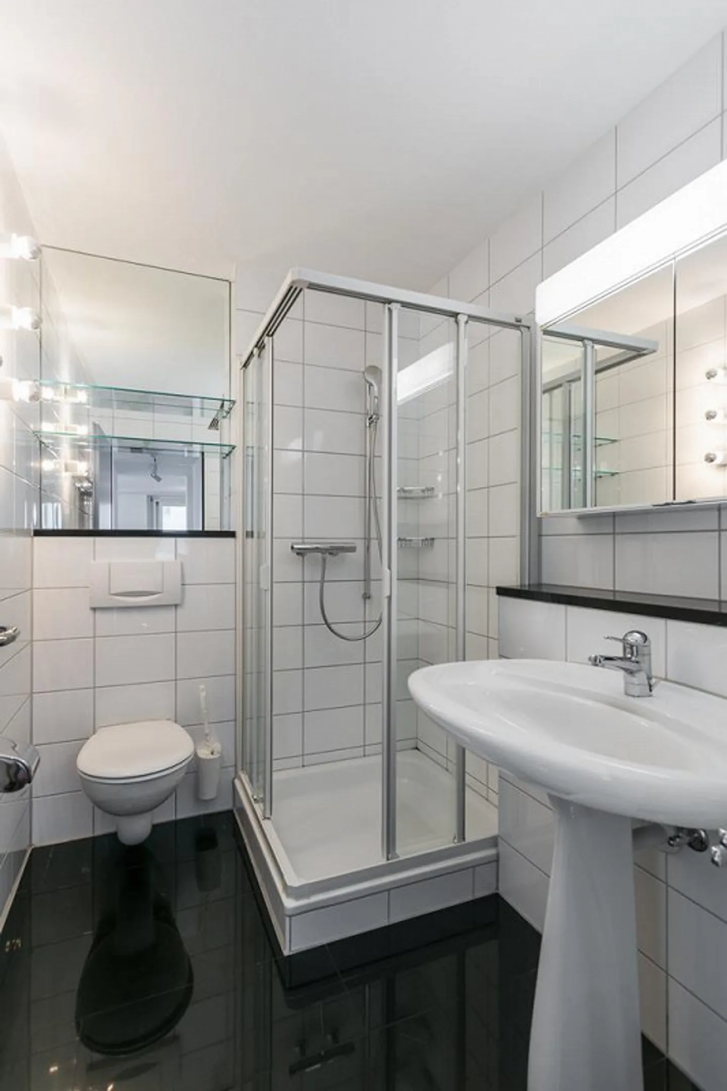Vita cittadina e tranquillità perfettamente combinate - Foto 9 di 12