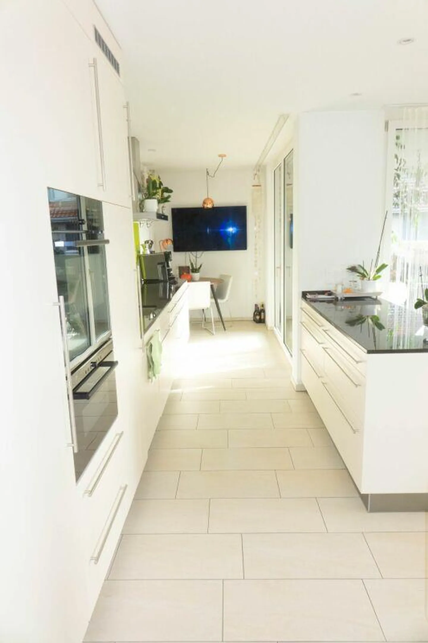 Appartement lumineux et spacieux avec balcon ensoleillé - Photo 4 sur 11