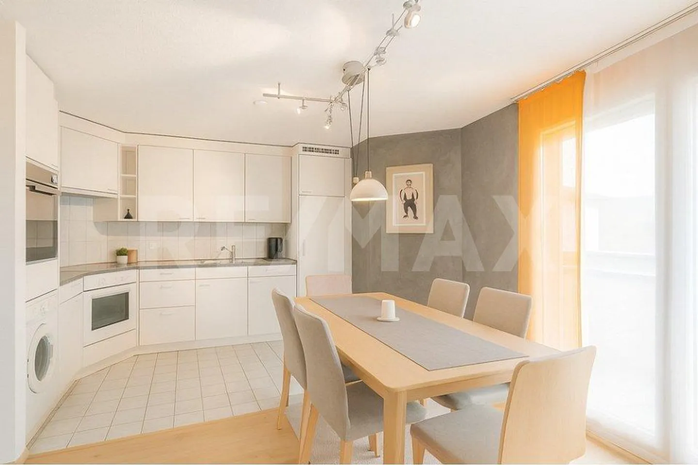 Charmante 4½ Zimmer-Wohnung mit Bergsicht in Trin - Foto 3 von 6